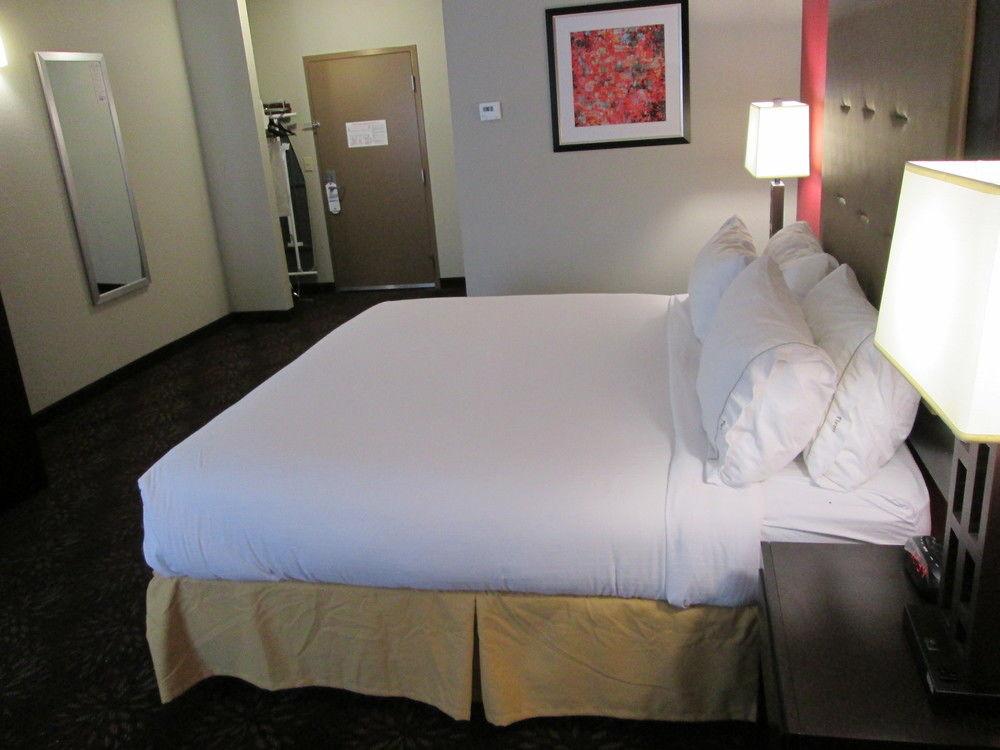Holiday Inn Express Cloverdale - Greencastle By Ihg Buitenkant foto
